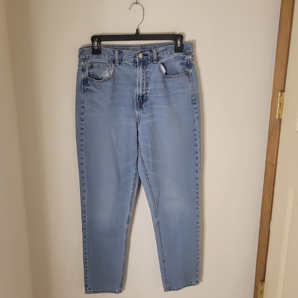 American Eagle Denim Women's Mom Jean - Size (8) - Excellent Condition